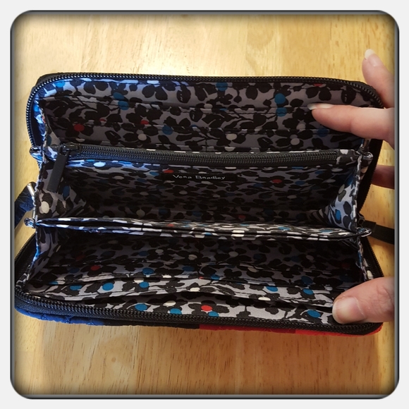 Vera Bradley RFID Wristlet Winter Patchwork - Picture 2 of 8
